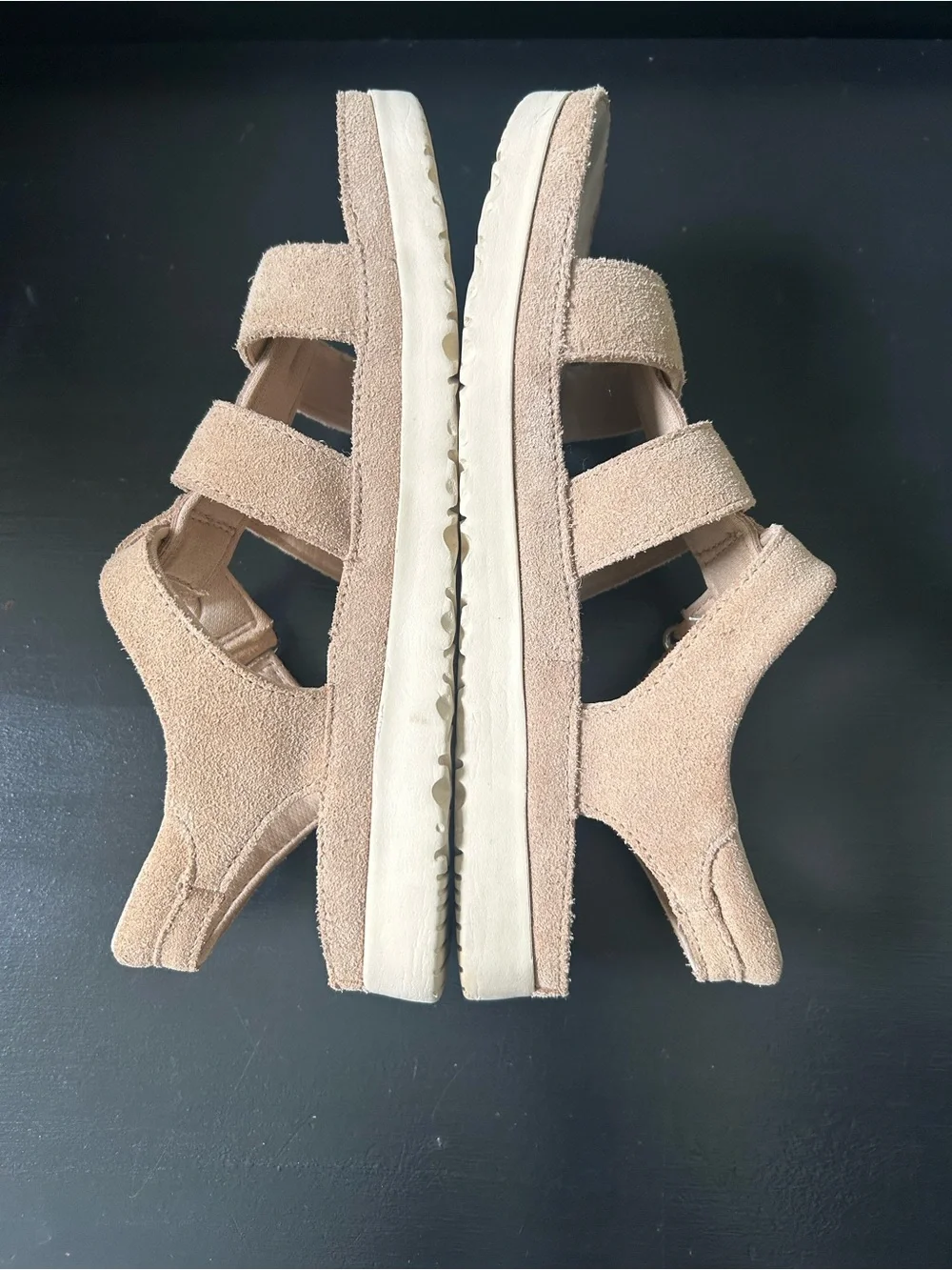 UGG Goldenstar Girls Strap Suede Sandals Size 5 in Driftwood